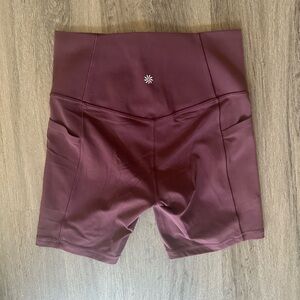 Athleta Salutation Stash Shorts 6” Women’s Size Small